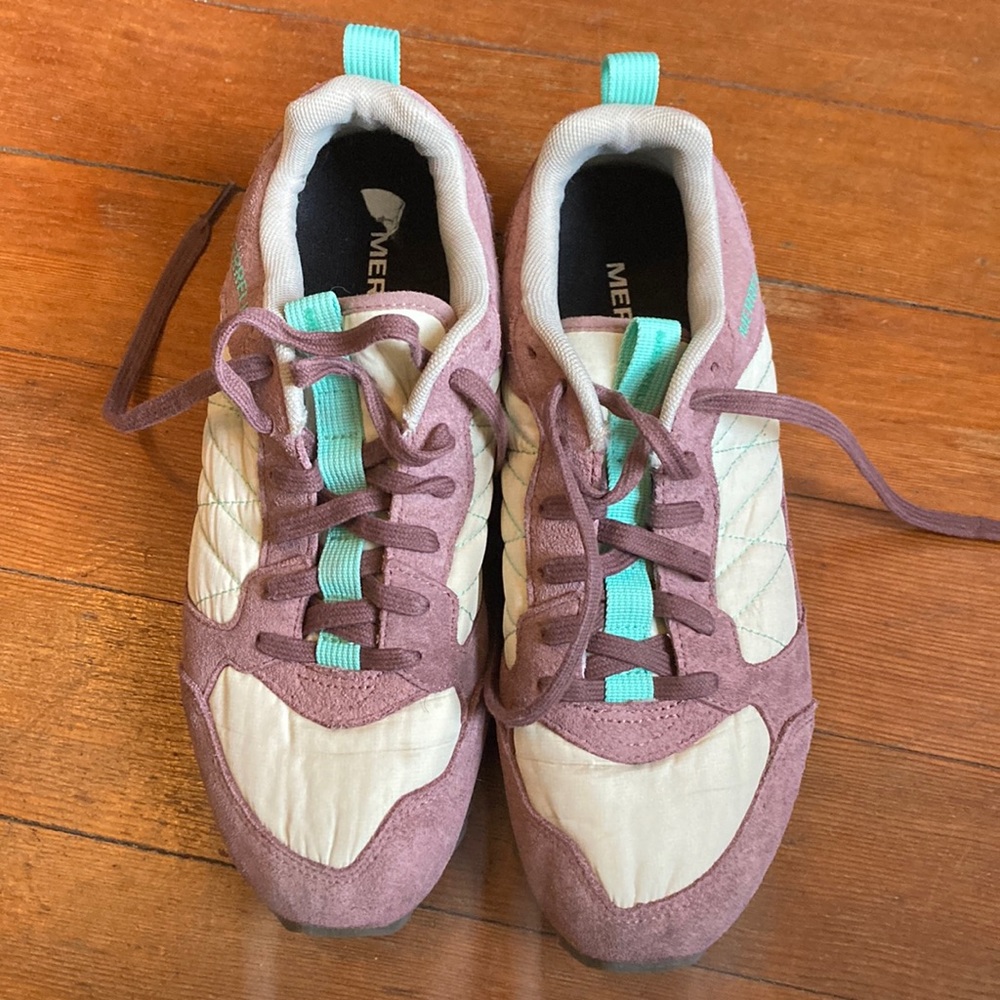 Pink and White Merrill Alpine sneakers, Women’s 9
